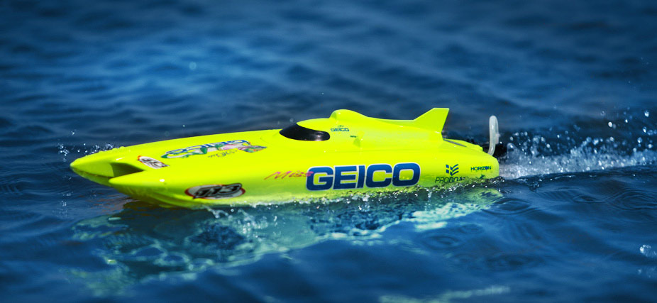 [ܼ] PRB08019 [PROBOAT] Pro Boat Miss Geico 17-inch RTR Brushed Catamaran Boat  