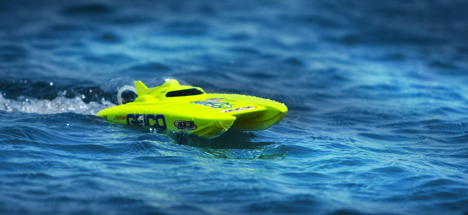 [ܼ] PRB08019 [PROBOAT] Pro Boat Miss Geico 17-inch RTR Brushed Catamaran Boat  