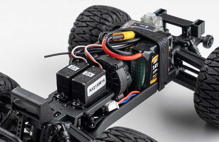 [ܼ] FMS12421BDRTRBU [ROC HOBBY] FMS 1/24 FMT24 Chevrolet Colorado Monster Truck RTR