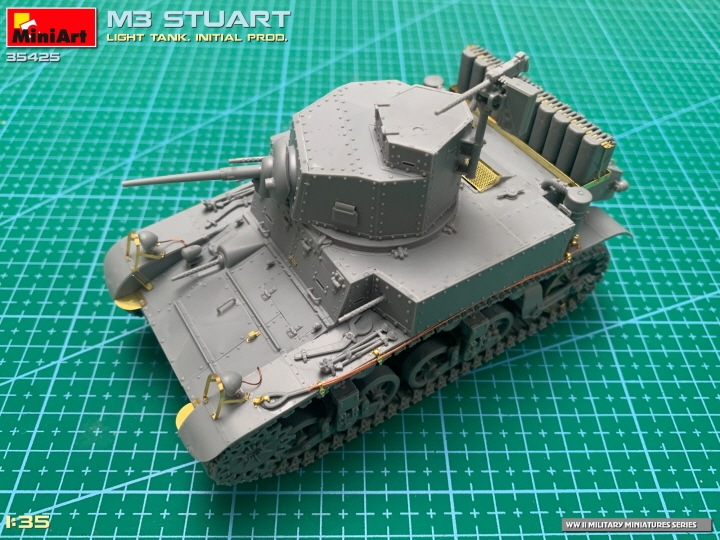 [���ܼ�] BE35425 [Miniart] BE35425 1/35 M3 Stuart Light Tank. Initial Prod