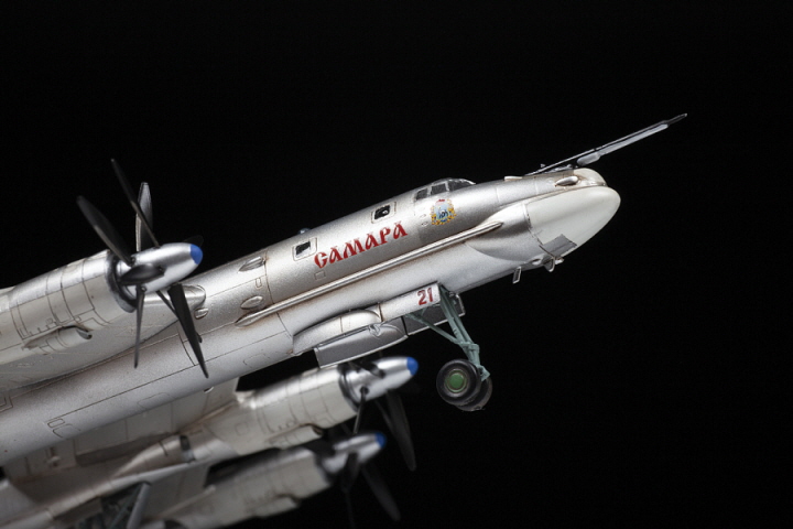 [ܼ] BZ7038 [Zvezda] BZ7038 1/144 Tu-95 Soviet Turboprop Strategic Bomber