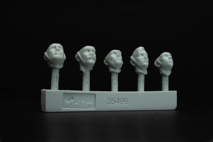 [ܼ] BE35496 [Miniart] BE35496 1/35 British Tank Riders (NW Europe). Resin Heads