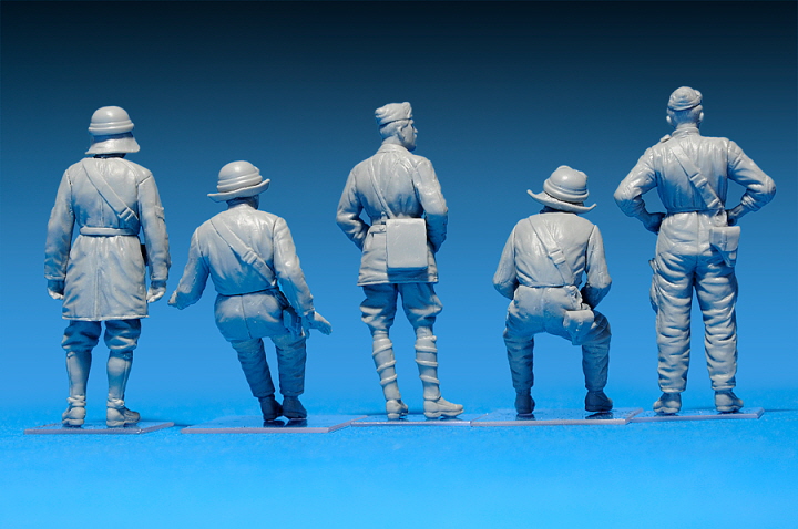 [ܼ] BE35500 [Miniart] BE35500 1/35 Italian Tank Crew. Resin Heads