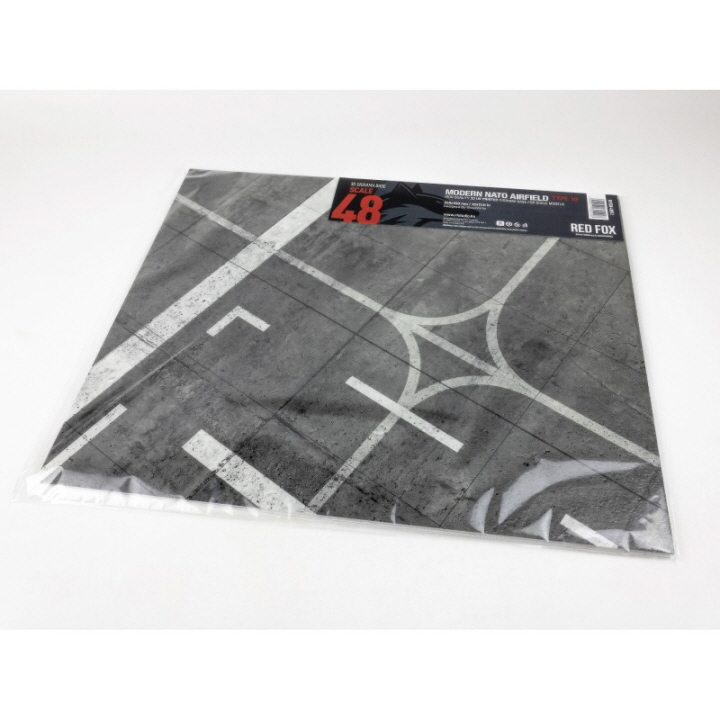 [ܼ] CGRFSDB-48012 [Red Fox] CGRFSDB-48012 1/48 Modern NATO Airfield Type 10 380x320mm (Universal)